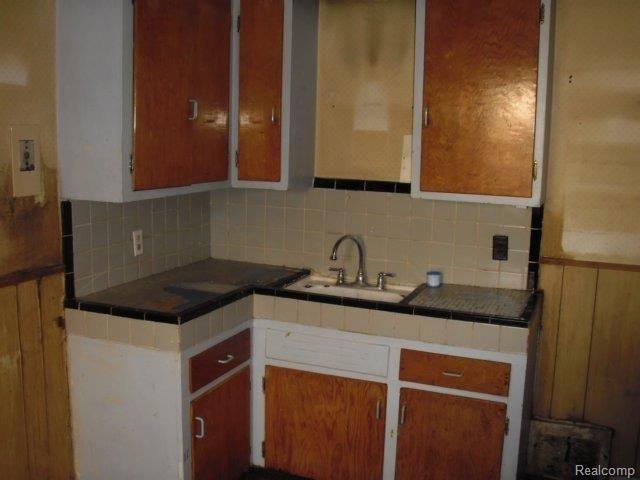 6416 Rutland Street Detroit, MI 48228 - Photo 9 of 15 P4140213