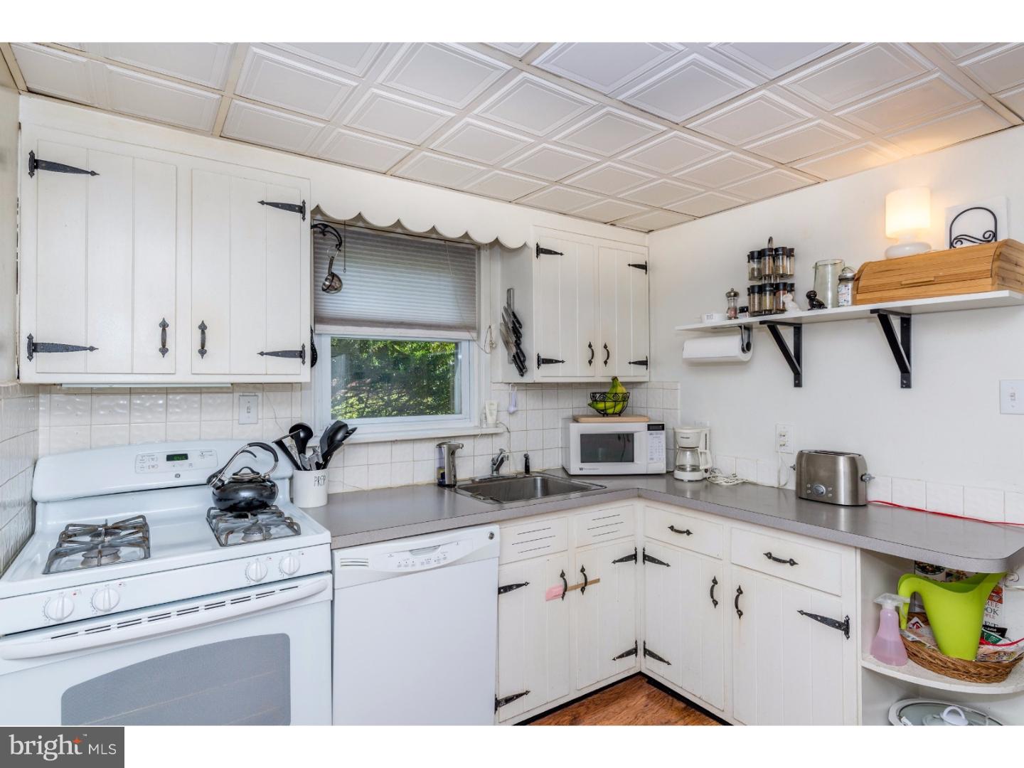 416 Valley View Road Media, PA 19063 - Photo 8 of 25 Kitchen