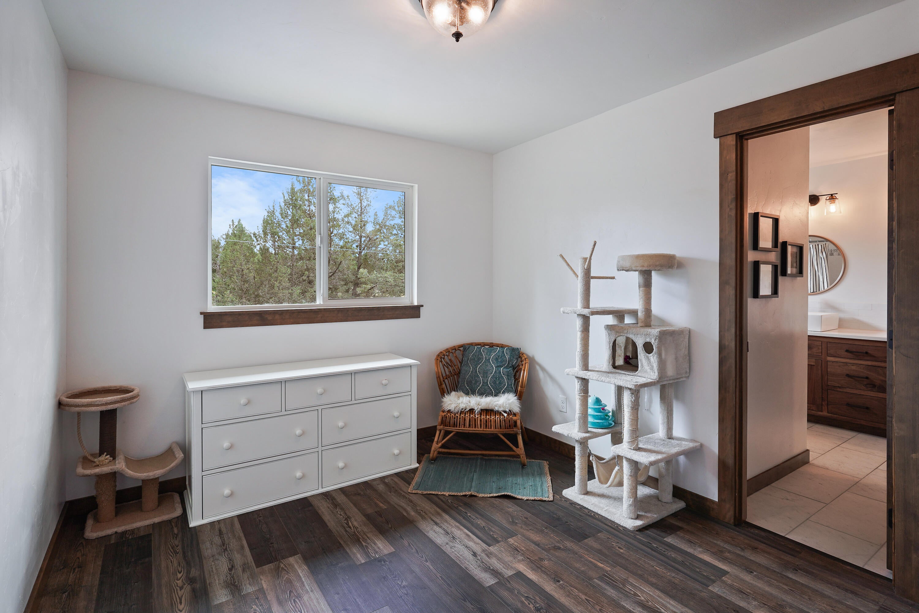64732 Hunnell Road Bend, OR 97703 - Photo 27 of 51 Second Floor Bedroom / Office