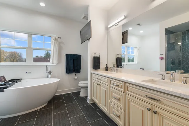 $729,900 | 580 Francesca Lane, Roselle, IL 60172