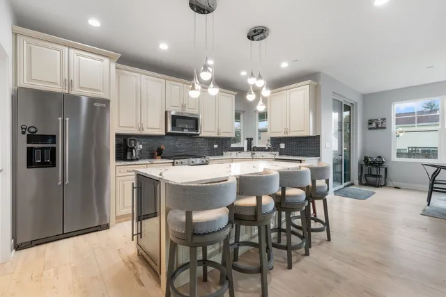 $729,900 | 580 Francesca Lane, Roselle, IL 60172