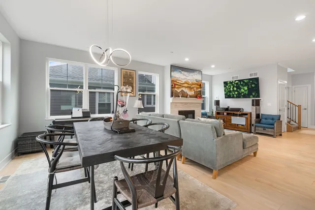 $729,900 | 580 Francesca Lane, Roselle, IL 60172