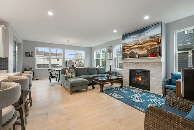 $729,900 | 580 Francesca Lane, Roselle, IL 60172