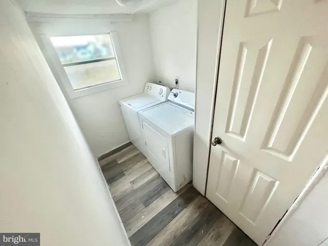 a bathroom with sink and a mirror
