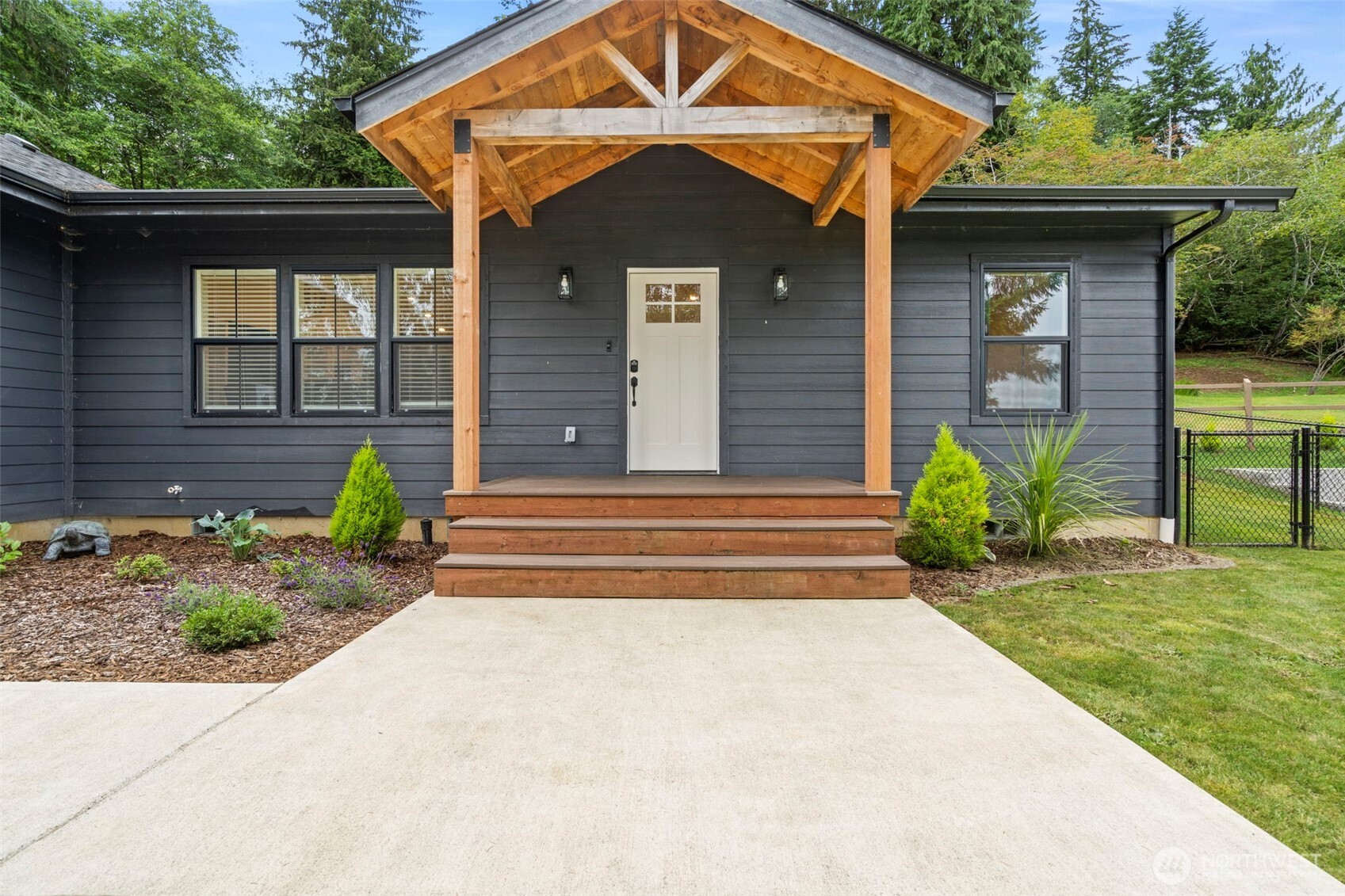 763 Harrison Avenue Raymond, WA 98577 - Photo 4 of 31