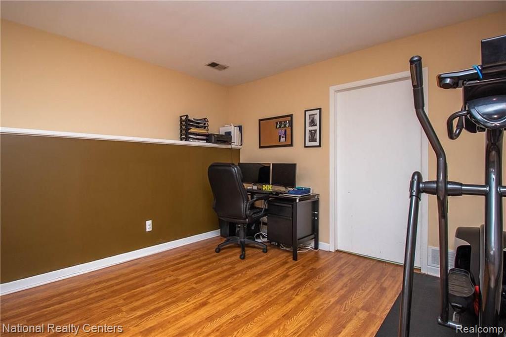 41898 Ridge Road East Novi, MI 48375 - Photo 22 of 34