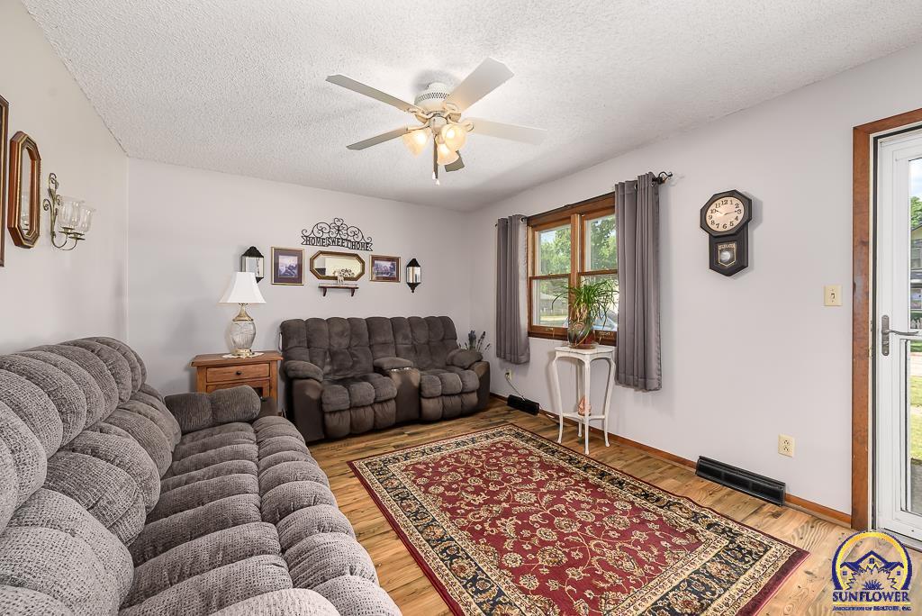 207 Main Street Perry, KS 66073 - Photo 11 of 20