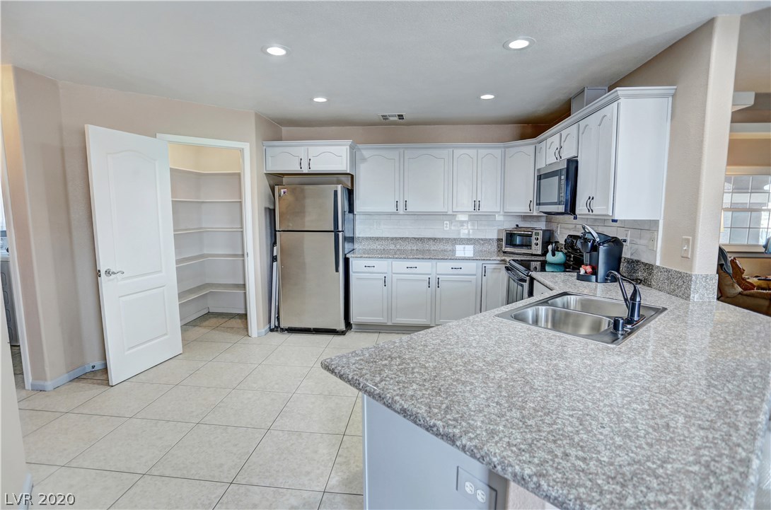 141 West Simkins Road Pahrump, NV 89060 - Photo 14 of 50 Gallery Image 14