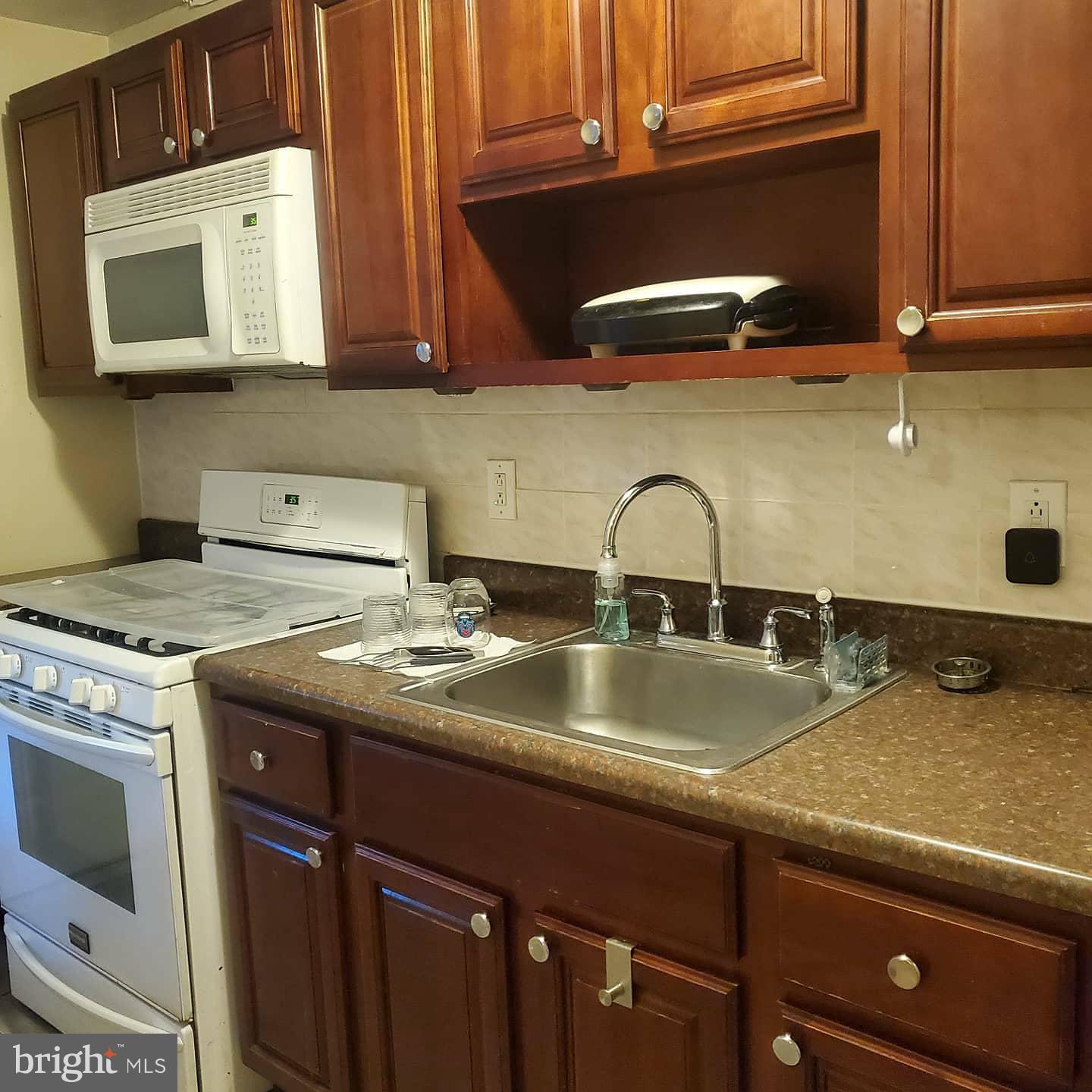 1031 Edgemore Road Philadelphia, PA 19151 - Photo 7 of 83 Gallery Image 7