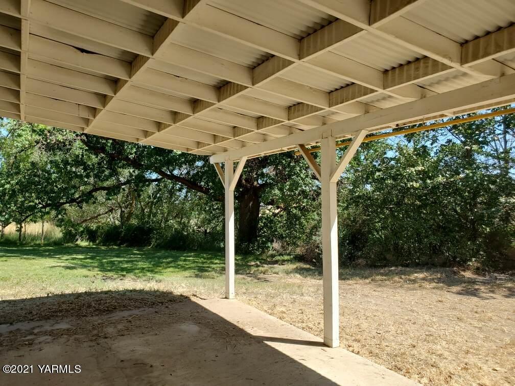 711 Estes Road Yakima, WA 98908 - Photo 14 of 19 a view of a backyard