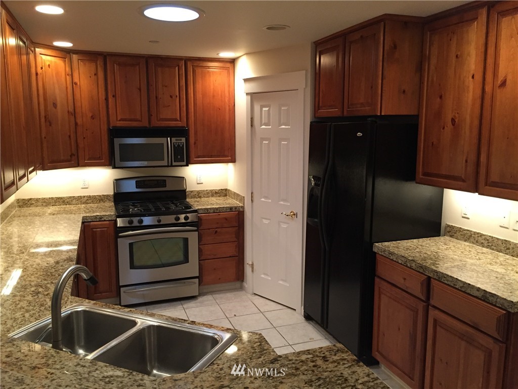 160 East Soderberg Road, Unit H22 Allyn, WA 98524 - Photo 8 of 25