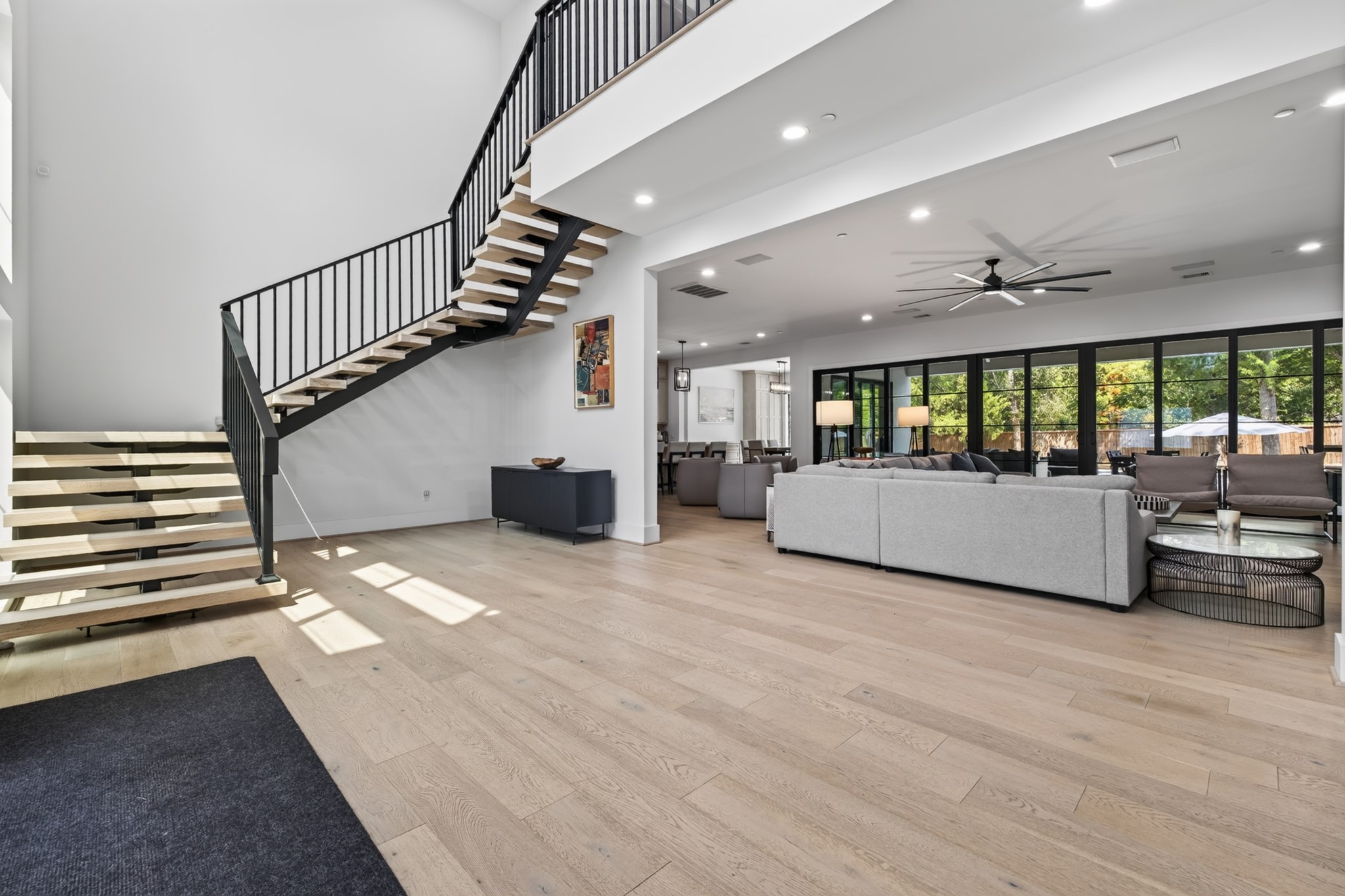 1432 Bingle Road Houston, TX 77055 - Photo 5 of 50 Gallery Image 5