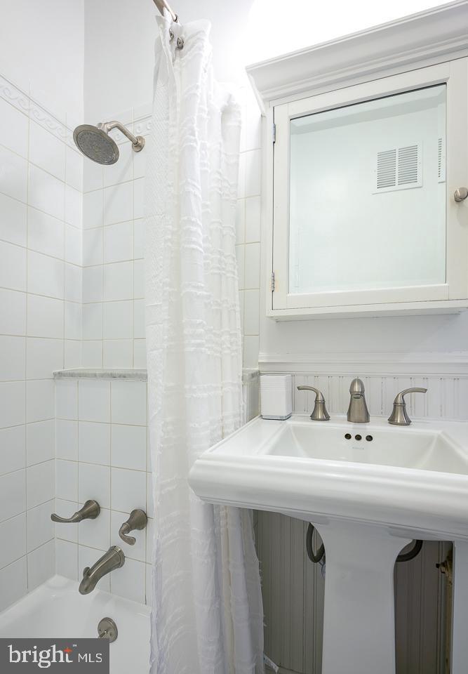 1904 R Street Northwest, Unit 5 Washington, DC 20009 - Photo 18 of 31 Gallery Image 18
