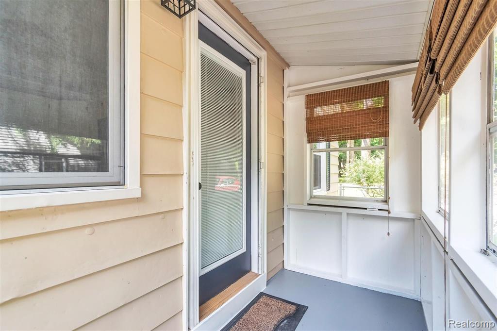 21484 Power Road Farmington Hills, MI 48336 - Photo 6 of 46
