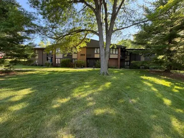$210,000 | 22 Matterhorn Court, Unit 11, Geneva, WI 53147