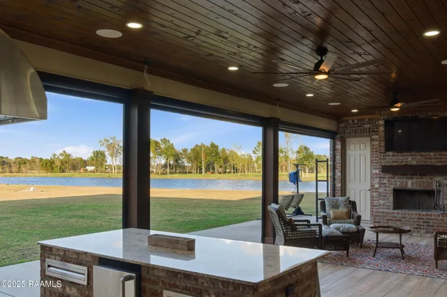 $1,600,000 | 234 Cypress Bend, Scott, LA 70583