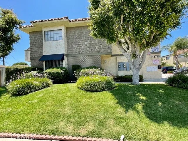 $3,795 | 17181 Elm Lane, Unit 1, Huntington Beach, CA 92647