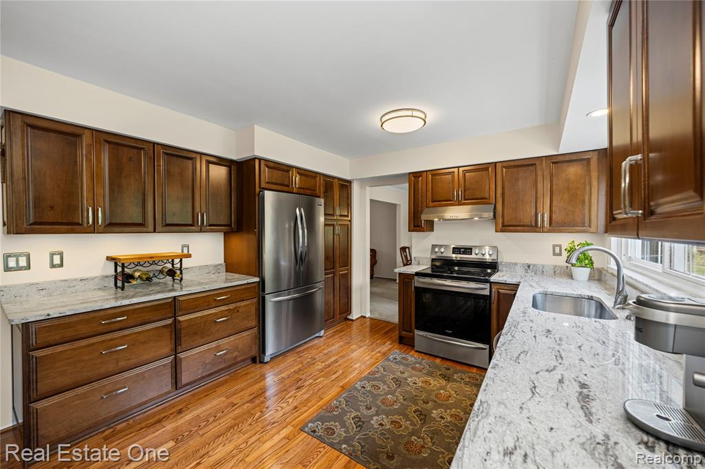 36241 Fredericksburg Road Farmington Hills, MI 48331 - Photo 16 of 48