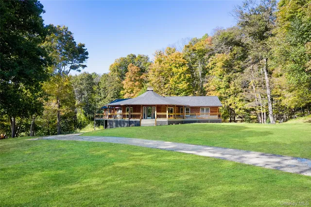 $875,000 | 568 Oak Summit Road, Millbrook, NY 12545