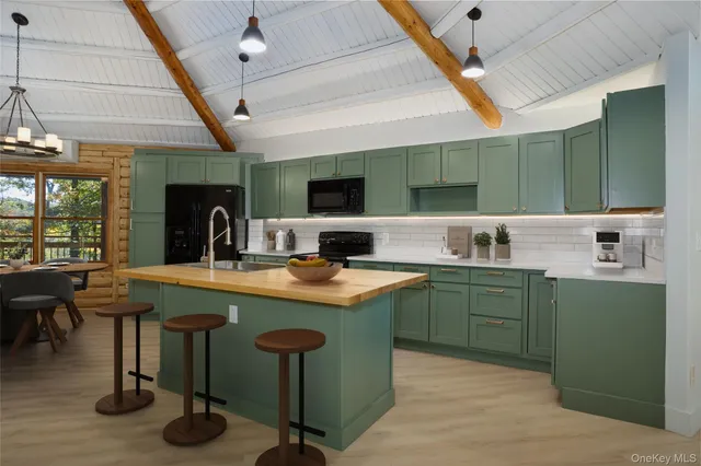 $875,000 | 568 Oak Summit Road, Millbrook, NY 12545