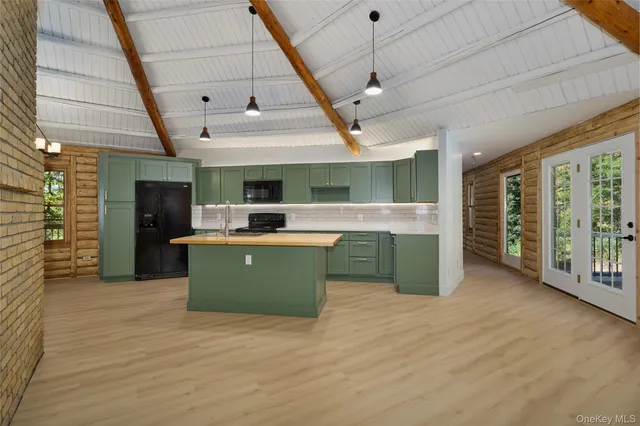 $875,000 | 568 Oak Summit Road, Millbrook, NY 12545