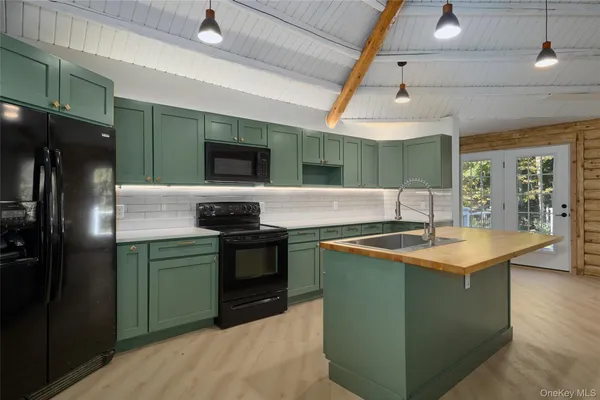 $850,000 | 568 Oak Summit Road, Millbrook, NY 12545