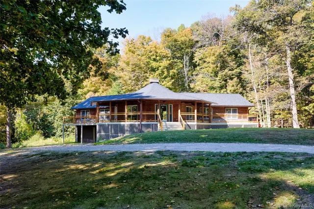 $875,000 | 568 Oak Summit Road, Millbrook, NY 12545