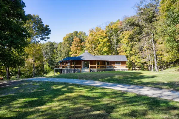 $850,000 | 568 Oak Summit Road, Millbrook, NY 12545