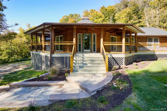 $875,000 | 568 Oak Summit Road, Millbrook, NY 12545