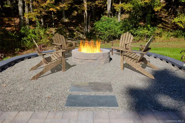 $875,000 | 568 Oak Summit Road, Millbrook, NY 12545