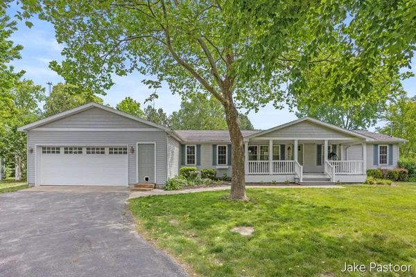 $524,900 | 9951 10 Mile Road Northeast, Rockford, MI 49341