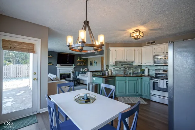 $399,900 | 6626 Manchester Drive, Fishers, IN 46038