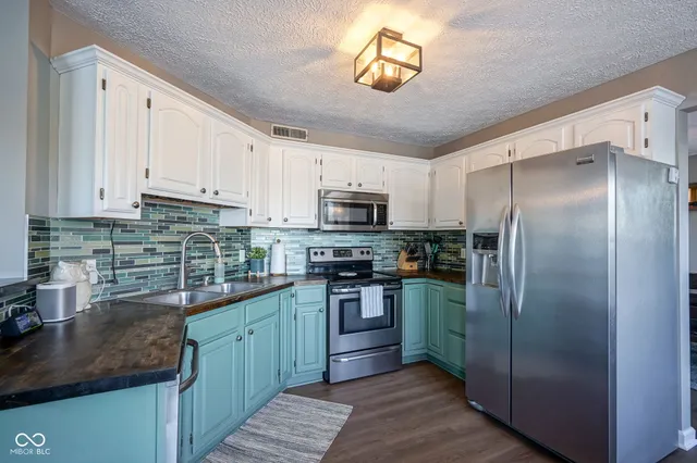 $399,900 | 6626 Manchester Drive, Fishers, IN 46038