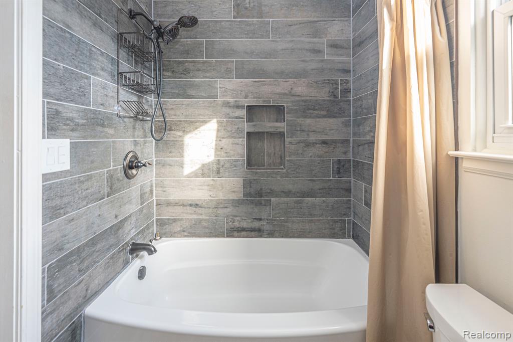 22257 Derby Road Woodhaven, MI 48183 - Photo 16 of 23