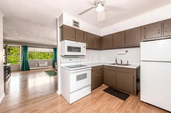 $1,850 | 72 West Shore Road, Unit 202, Warwick, RI 02889