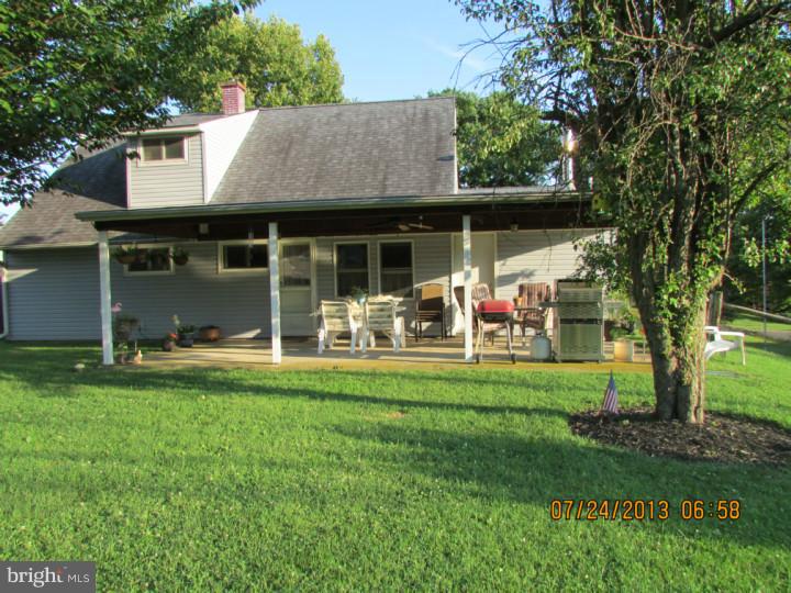 31 Quest Road Levittown, PA 19057 - Photo 2 of 18 Exterior Back