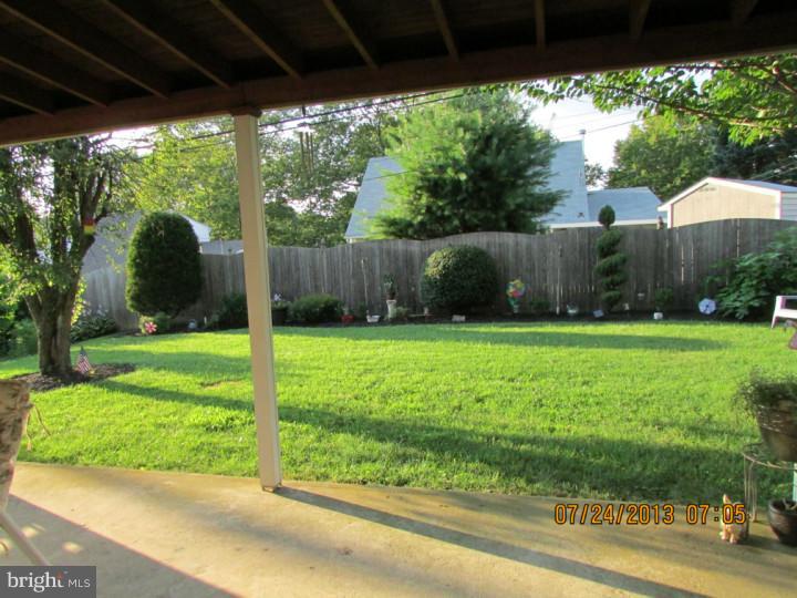 31 Quest Road Levittown, PA 19057 - Photo 16 of 18 Exterior Back