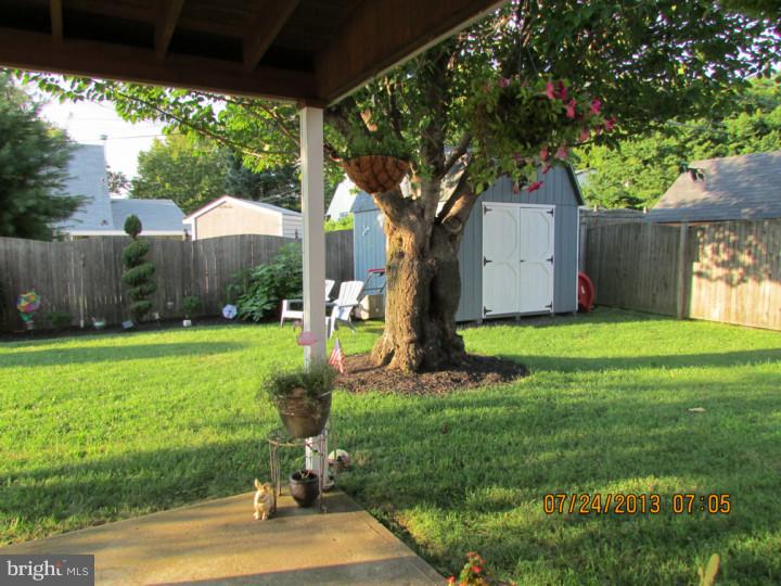 31 Quest Road Levittown, PA 19057 - Photo 17 of 18 Exterior Back