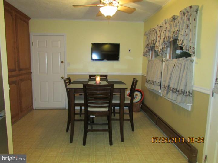 31 Quest Road Levittown, PA 19057 - Photo 7 of 18 Dining Room
