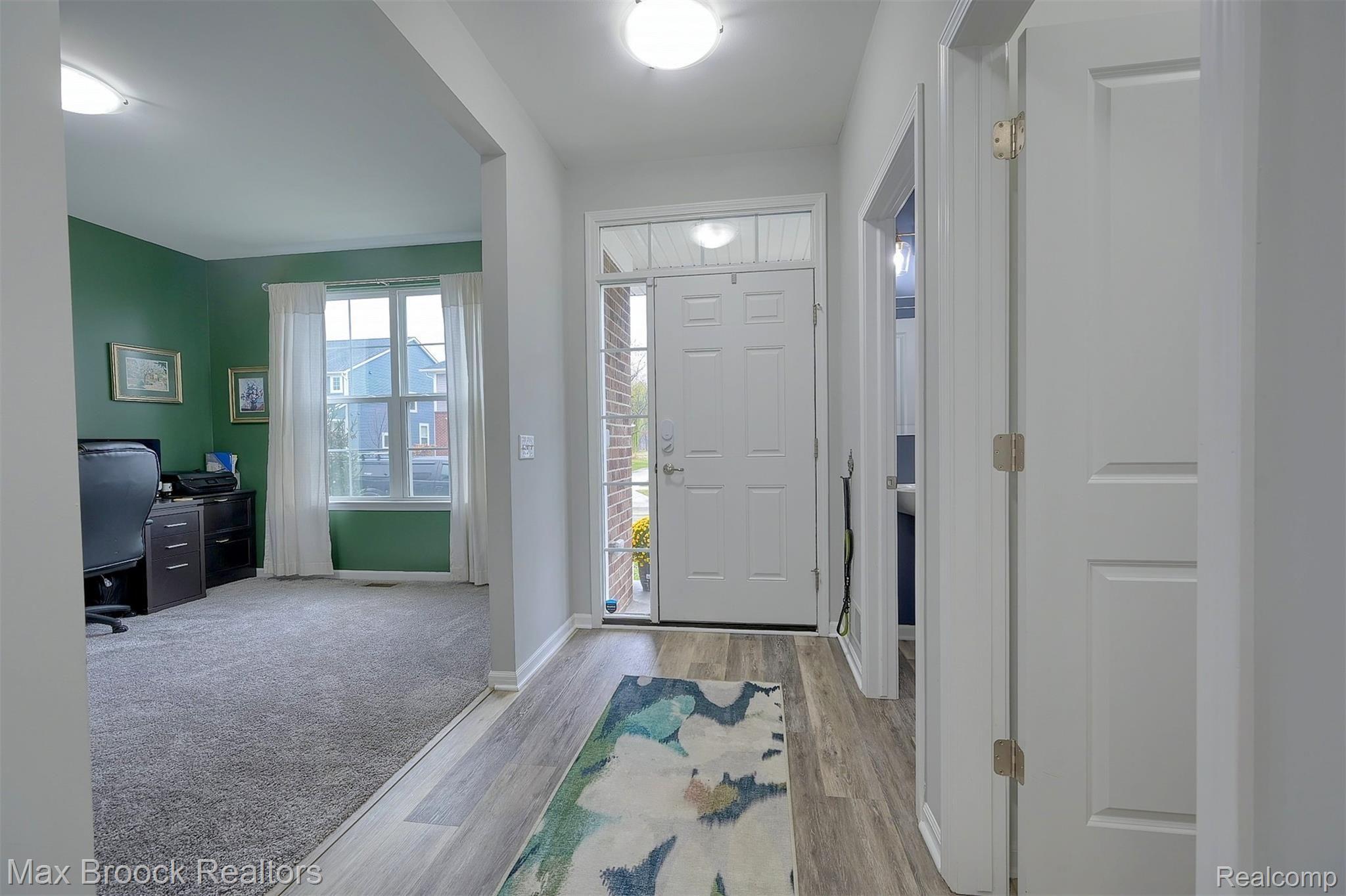 4211 Kent Road Royal Oak, MI 48073 - Photo 2 of 28 4211 Kent Foyer.jpg
