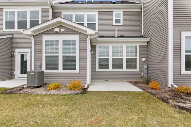 $3,100 | 660 Switchgrass Way, Unit 58002, Bolingbrook, IL 60490
