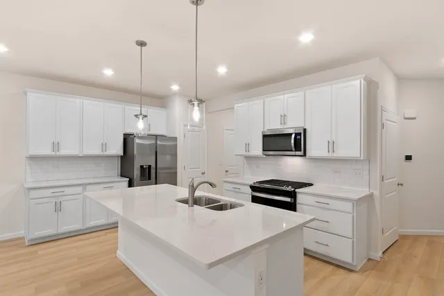 $3,100 | 660 Switchgrass Way, Unit 58002, Bolingbrook, IL 60490