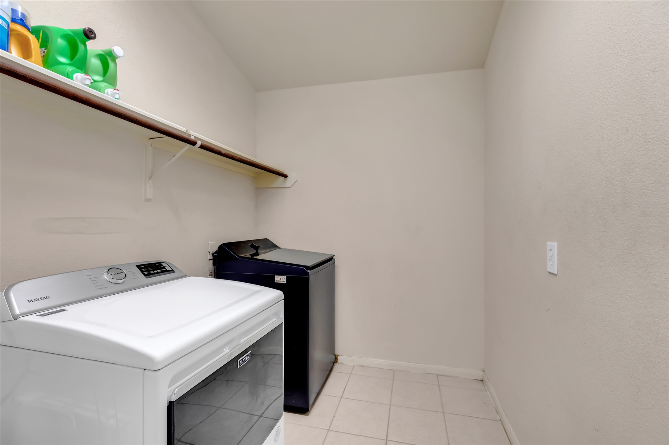 15835 Flagstone Walk Way Houston, TX 77049 - Photo 21 of 28 utility room