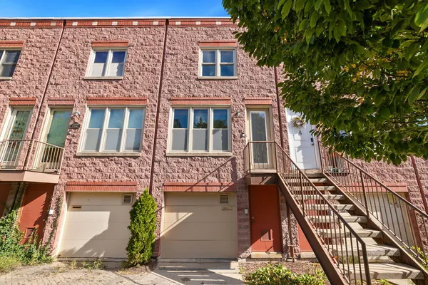 $539,000 | 2001 North Honore Street, Unit C, Chicago, IL 60614