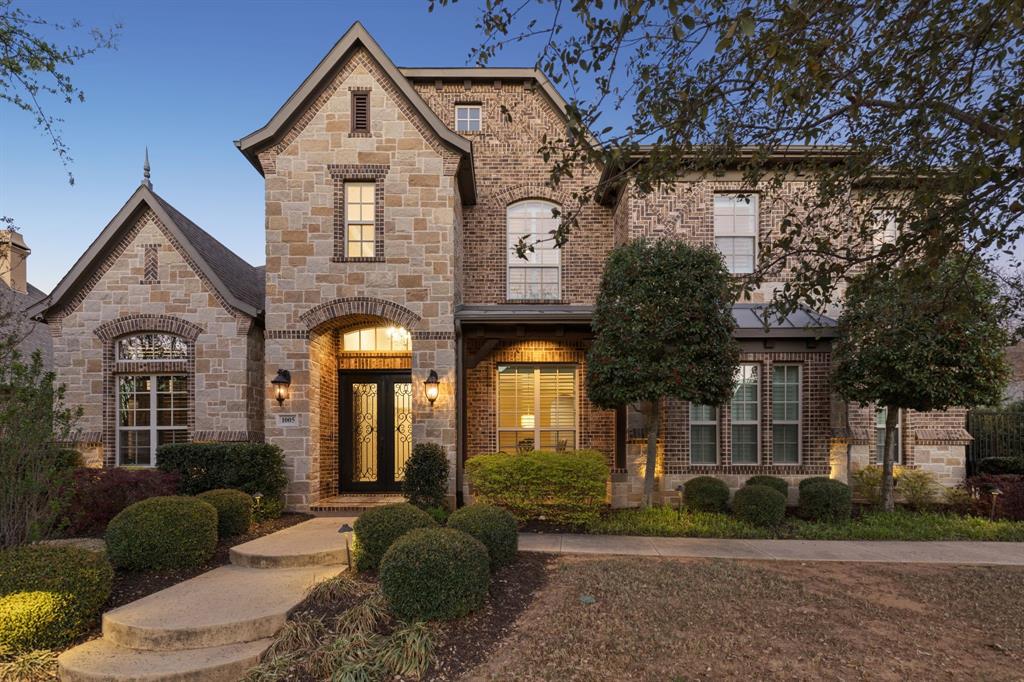 1005 Berkshire Road Southlake, TX 76092 - Photo 1 of 40 a front view of a house with a yard