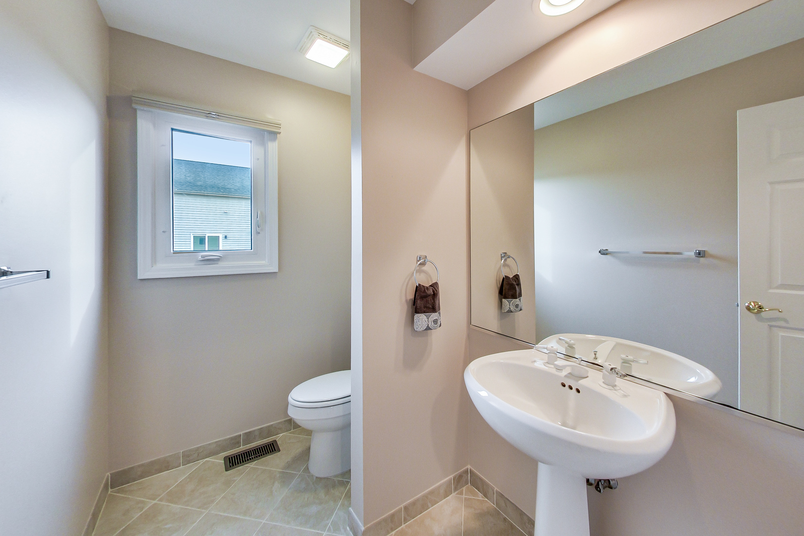 790 Edgemere Road Buffalo Grove, IL 60089 - Photo 17 of 42 a bathroom with a sink a toilet and mirror