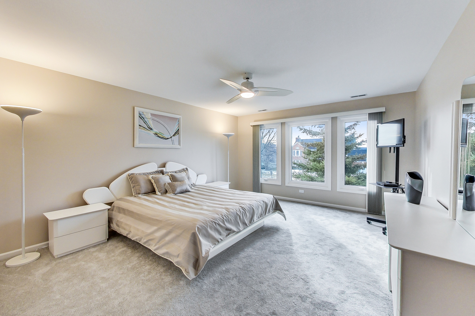 790 Edgemere Road Buffalo Grove, IL 60089 - Photo 20 of 42 a spacious bedroom with a bed and a large window