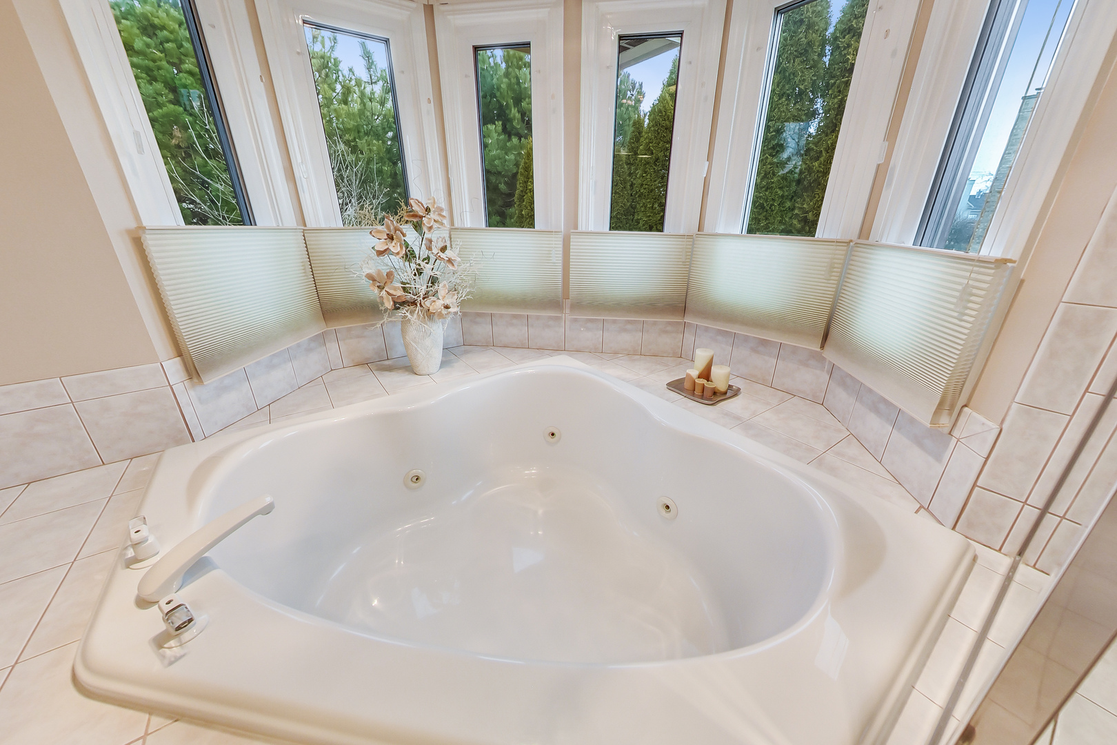 790 Edgemere Road Buffalo Grove, IL 60089 - Photo 24 of 42 a white bath tub sitting in a bathroom