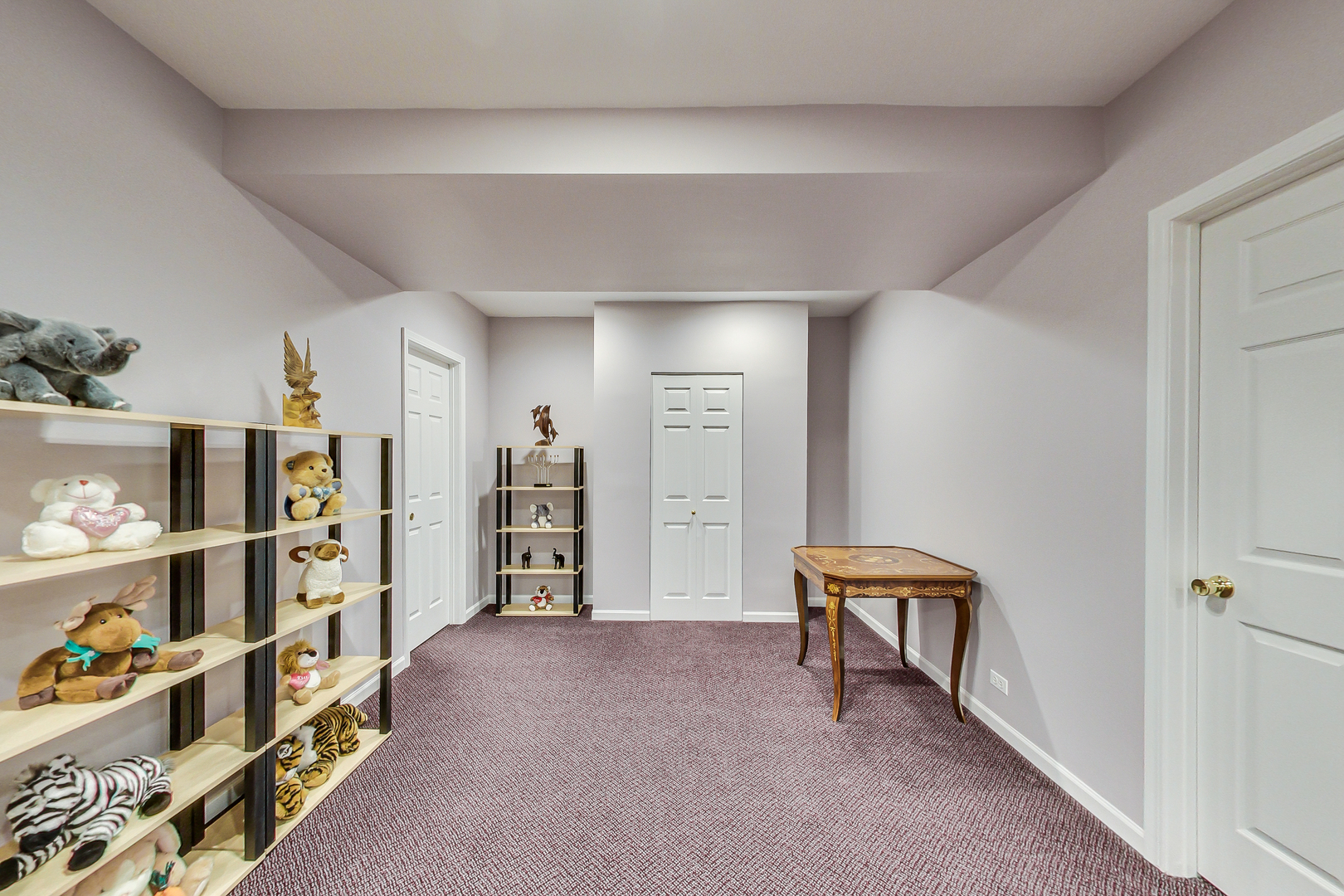 790 Edgemere Road Buffalo Grove, IL 60089 - Photo 31 of 42 a view of a livingroom with shelves