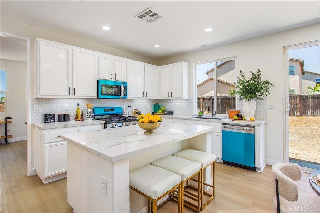 25264 Drake Drive Moreno Valley, CA 92553 - Photo 11 of 42 KITCHEN